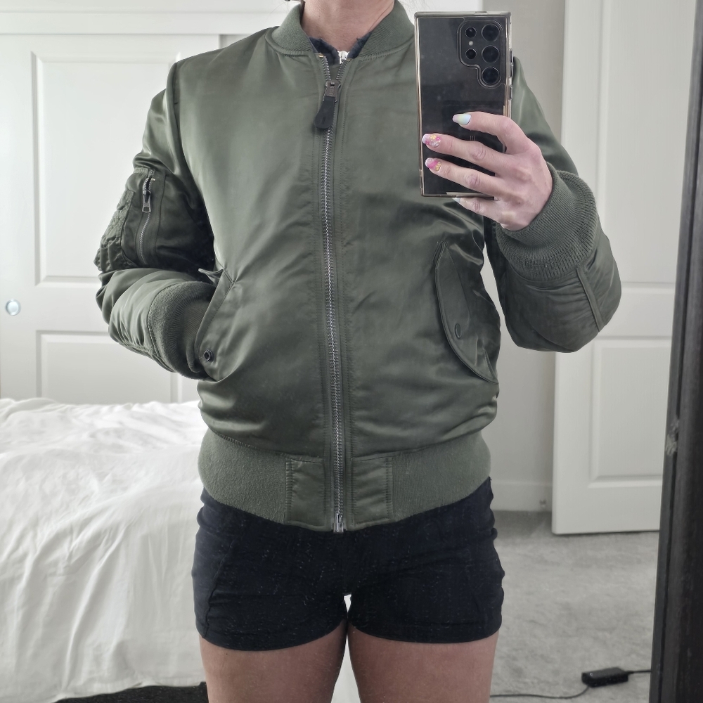 Alpha Industries, Green Bomber Jacket, Size M - Picture 13 of 13